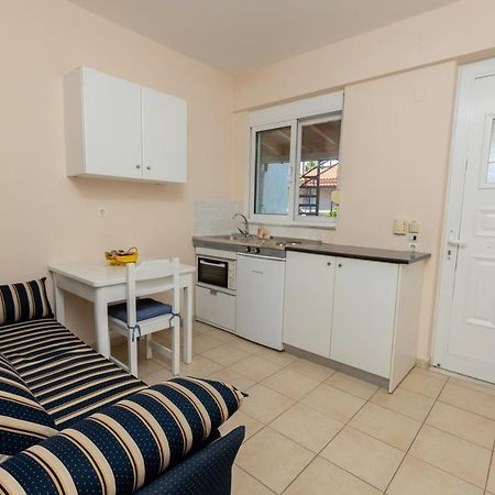 Αnastasia Apartments Mavrovoúnion Eksteriør bilde