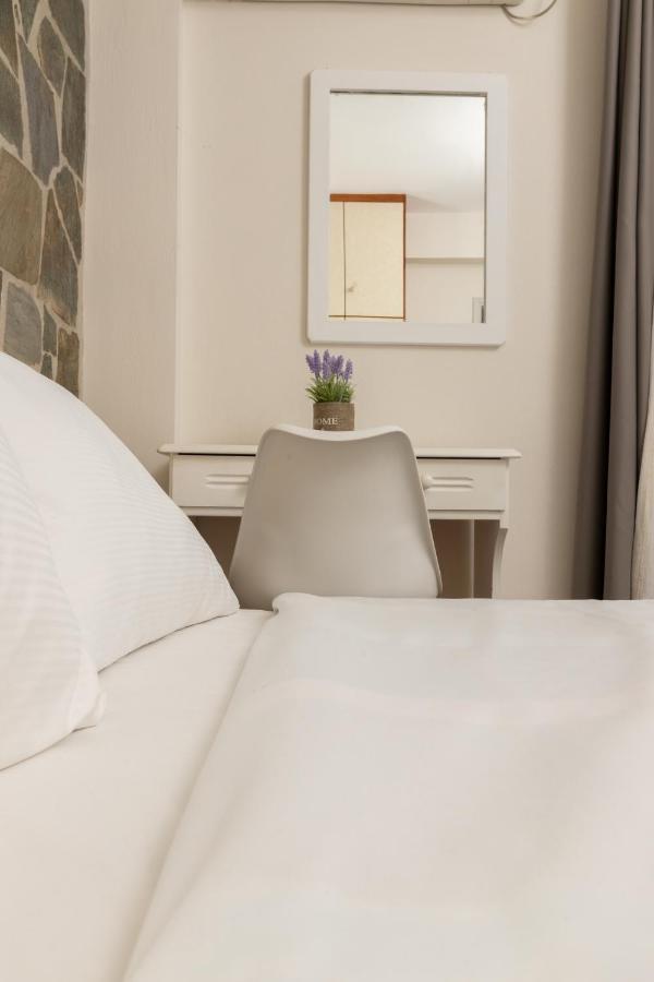 Αnastasia Apartments Mavrovoúnion Eksteriør bilde